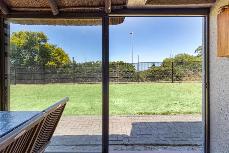 To Let 1 Bedroom Property for Rent in Loevenstein Western Cape